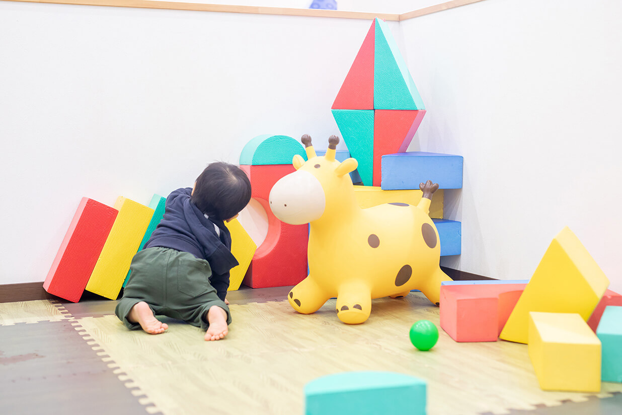 ファミリー診療室と乳幼児専用スペースを完備 